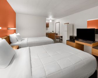 Howard Johnson by Wyndham Edson - Edson - Bedroom