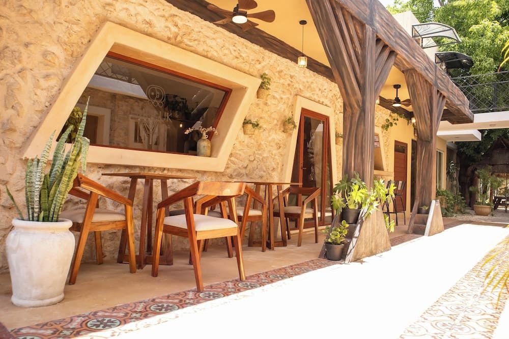 Hotel Tunich Naj & Hostal - ויאדוליד - פטיו