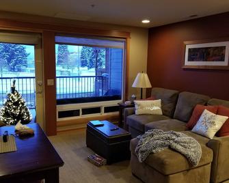 Lake Chelan View Condo in Downtown near Beach! - Chelan - Sala de estar