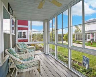 Splash Haven - Ottawa - Balcony