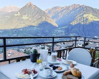 Schenna Garni Eden Bed & Breakfast - Scena - מרפסת