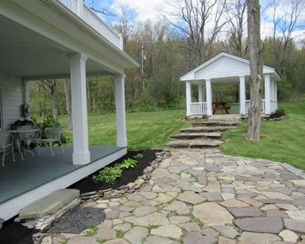 The Hann Homestead Inn - Wellsville - Binnenhof