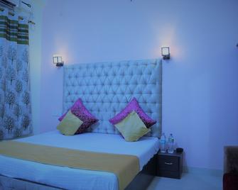 Sunflower Hostel & Hotel - Rishikesh - Schlafzimmer