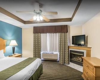 American Inn and Suites - Peosta - Bedroom
