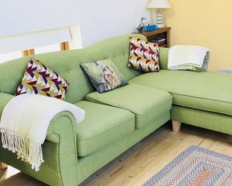  Fabulous 2 bedroom cottage located in a smallholding near Exmoor and beaches - South Molton - Sala de estar