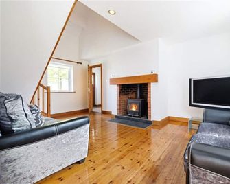 Brittas Bay Holiday Village - Avoca - Living room