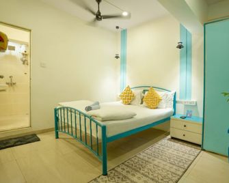 Locomo Hostel Express - Stay Work Eat - Mumbai