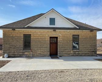 Canyon Acres Ranch - Russell - Building