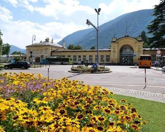 Apartment \'Sabine G\' with Mountain View, A/C, Wi-Fi & Balcony - Merano - Budynek