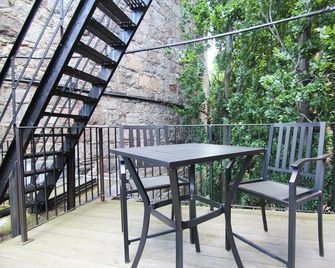 Maverick Suites at 40 Temple St - Boston - Balcón