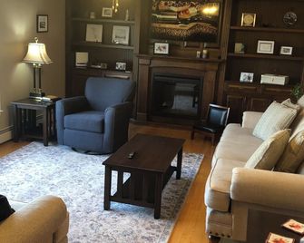 Residence@151 3-Bedroom Home in Captivating Digby Town, Wifi, Ac, Streaming. - Digby - Sala de estar