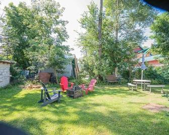 Hydrus cozy 2 bedroom cottage - Kawartha Lakes - Patio