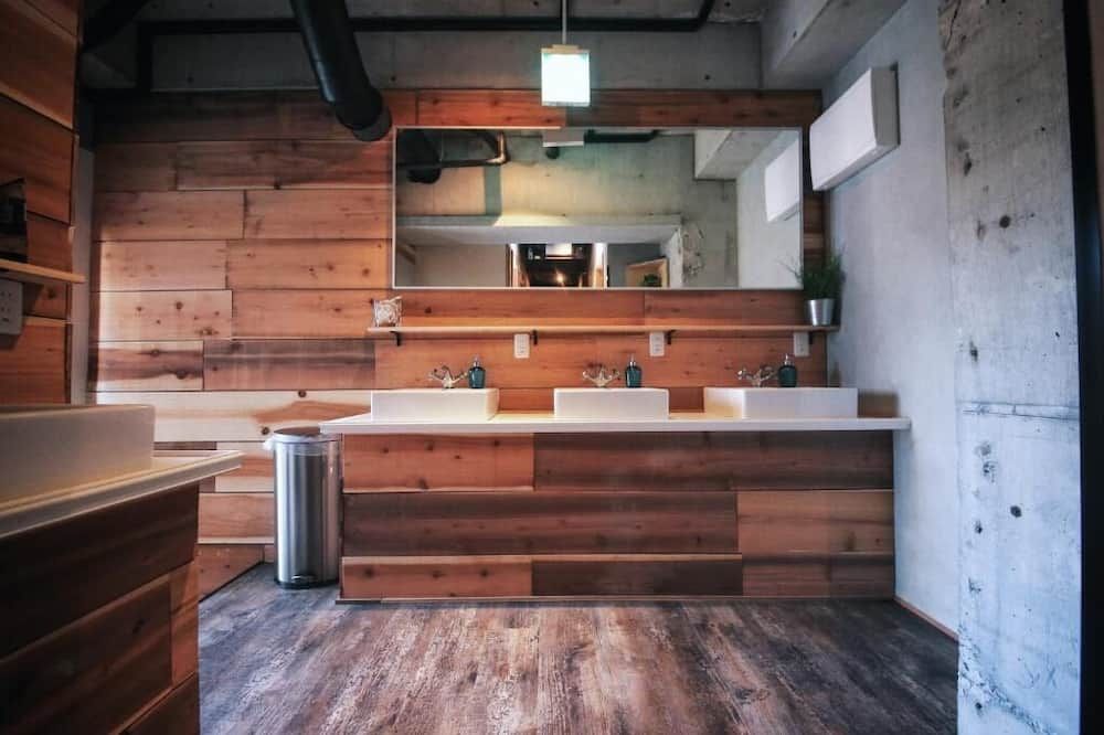 ي ناي بلوس نيجاتا بوك إن - هوستل