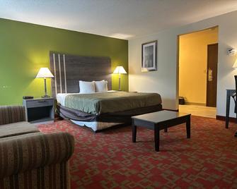 Norwood Inn & Suites Milwaukee - Milwaukee - Bedroom