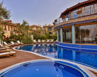 Palace Hotel Olive Odore - Küçükkuyu - Piscina