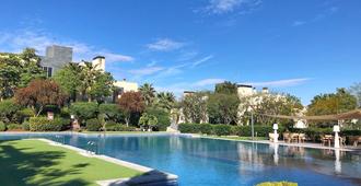 埃爾種植園高爾夫度假酒店 - 阿利坎特 - 阿利坎特 - 游泳池