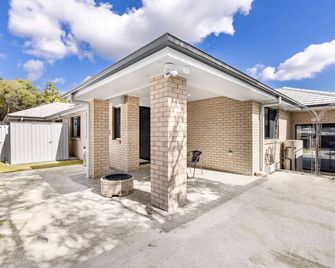 3 Mins to mall NEW Cozy 3 bed Home Easy access - 파킨슨 - 건물