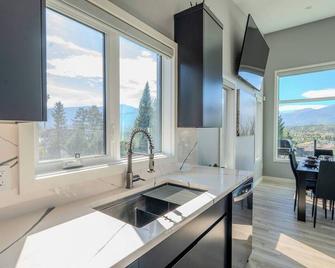 Mountain Crest Retreat - Bbq, Hot Tub, Theatre - Invermere - Küche