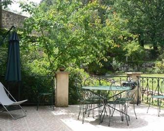 Gîte Le Mûrier 3 Étoiles - 6 Personnes - Rosières - Patio