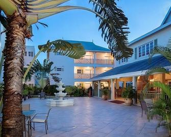 Best Beach Vacation in Gros Islet! Outdoor Pool, Free Parking, Beachfront! - Gros Islet