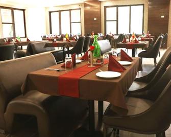 Hotel Shree Jee - Sītāpur Mūāfi - Restaurante