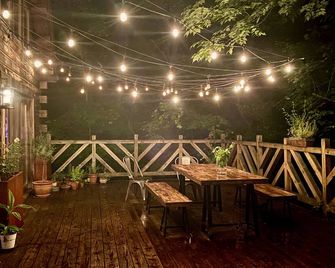 Rare private cabin retreat surrounded by 1700 acres of woods, yet close to town. - Upper Black Eddy - Patio