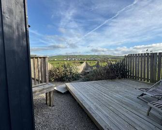 Hidden Hut Shepards Hut Sleeps 2 - Tintagel - Balcony