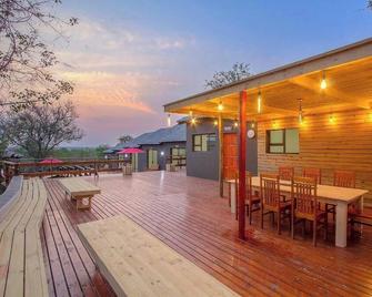 Royal Marlothi Kruger Safari Lodge and Spa - Marloth Park - Innenhof