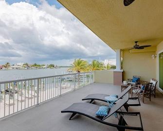 Stunning Veranda View Inlet Cruzin & Bring A Boat! - Clearwater - Balcony