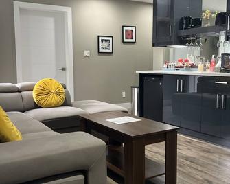 Cozy n’comfortable 1 bedroom suite - A few minute drive to NRGH, VIU, Woodgrove - Nanaimo
