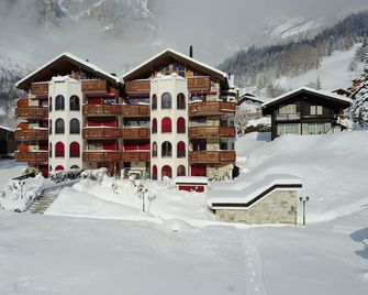 Therme 51 - Leukerbad - Edificio