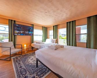 Tropical Breeze - Clearwater Beach - Bedroom