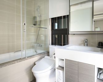 Cityinn Hotel Plus- Fuxing North Road Branch - Taipei City - Bathroom