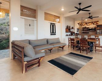 Casa la Vista: New, luxury villa with infinity pool & ocean views - Mazunte - Sala de estar