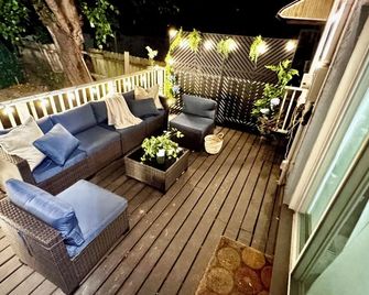 4BR Home with Free Parking + Outdoor Fenced Patio - Philadelphie - Balcon