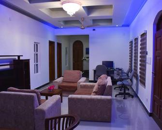 Equator Homestay - Addu City - Sala de estar