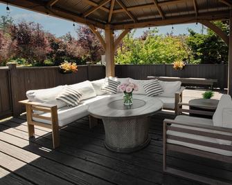 ذا سبوت آت بوربواز باي - ستشلت - شرفة