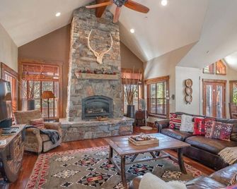 Big Buck Lodge - Tahoe City - Living room