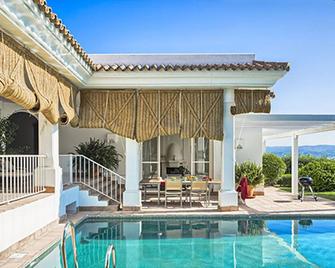 Luxury detached villa with private pool on golf resort - Benalup-Casas Viejas - Pool