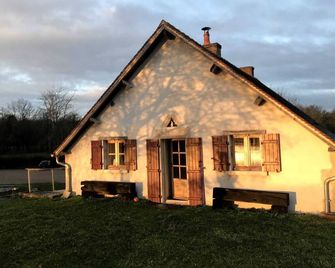 Pond, Forest, boat - Toury-sur-Jour - Edifício