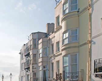 Hamptons Brighton - Brighton - Outdoor view