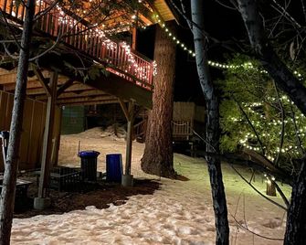Getaway and cozy Family Cabin in the Mountains - Green Valley Lake - Patio