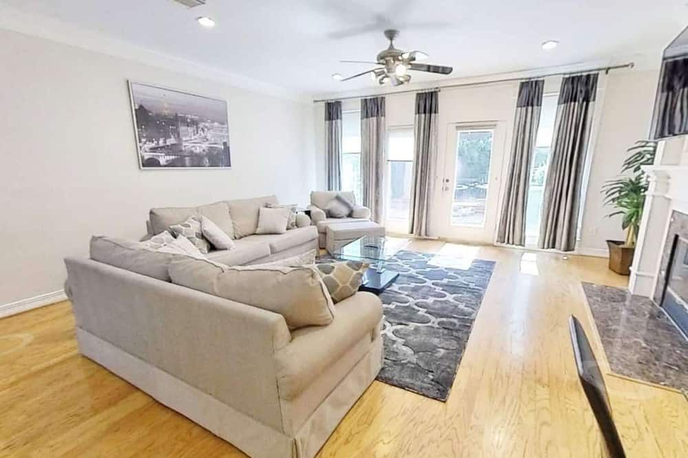 River Oaks - 4 Bedrooms / 3700 sqft - יוסטון - סלון