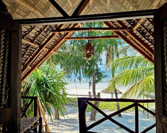 Evergreen Bungalows - Бвейю - Пляж