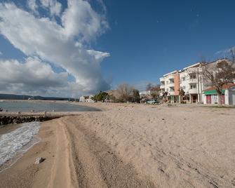 Dana II - Turanj - Strand