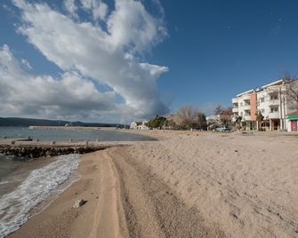 Dana II - Turanj - Strand