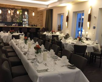 Höll am Main - Rüsselsheim - Restaurant