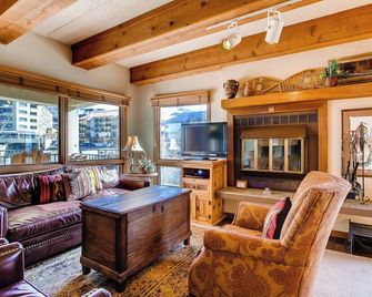 Updated 2BR Condo with View of Lifts by RedAwning - Crested Butte - Living room