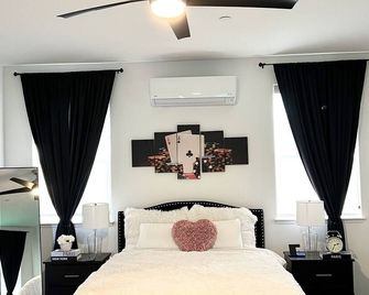 Luxury-Lucky Fortuna Suite - Elk Grove - Bedroom