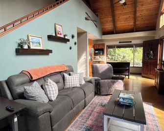 Hawi Hideaway- A Jungle Oasis - Hawi
